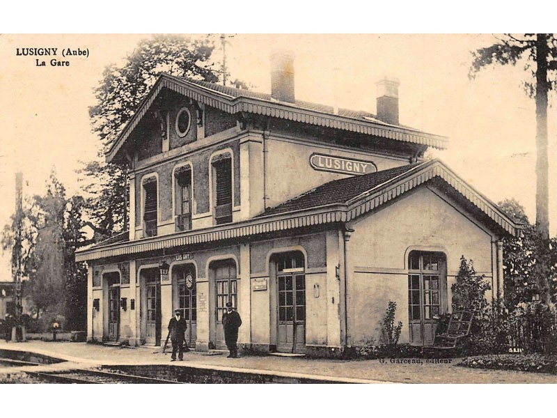 GARE DE LUSIGNY AVEC WC